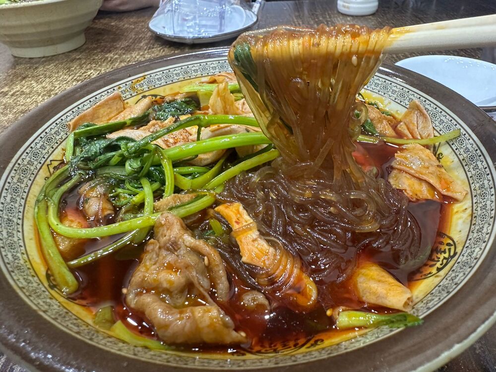 Malatang – món lẩu cay đặc trưng đậm vị của ẩm thực Đông Bắc Trung Quốc.