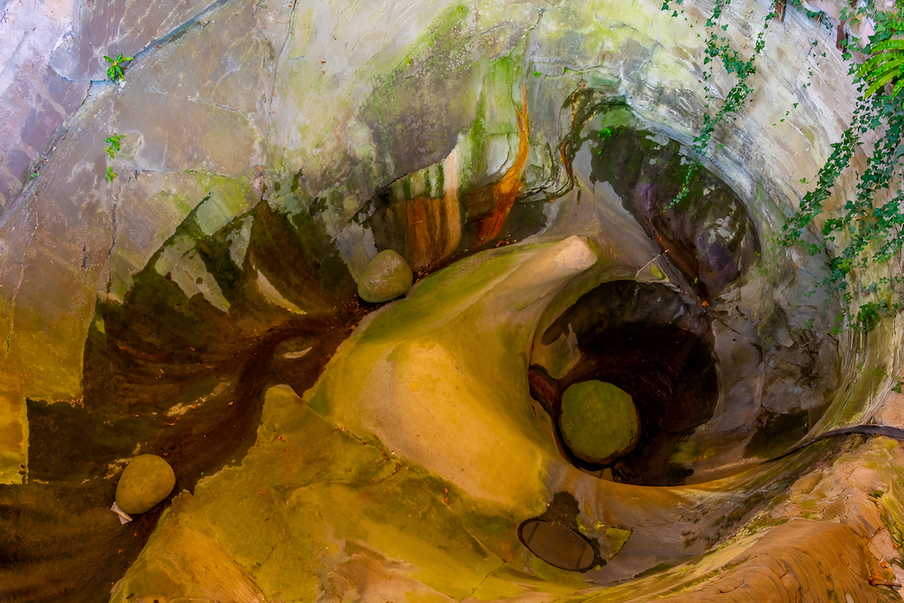 Vườn Glacier nổi bật với những hố đá khổng lồ