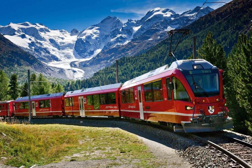 Tàu điện tuyến Gotthard Panorama Express – kết nối Milan, Zurich với Lugano bằng hành trình ngắm cảnh tuyệt đẹp xuyên núi rừng và hồ nước