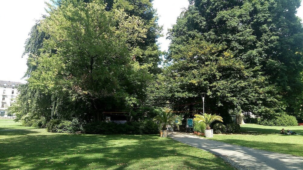 Parco Ciani – công viên xanh ven hồ đẹp như tranh vẽ, là nơi lý tưởng để thư giãn và hòa mình vào thiên nhiên