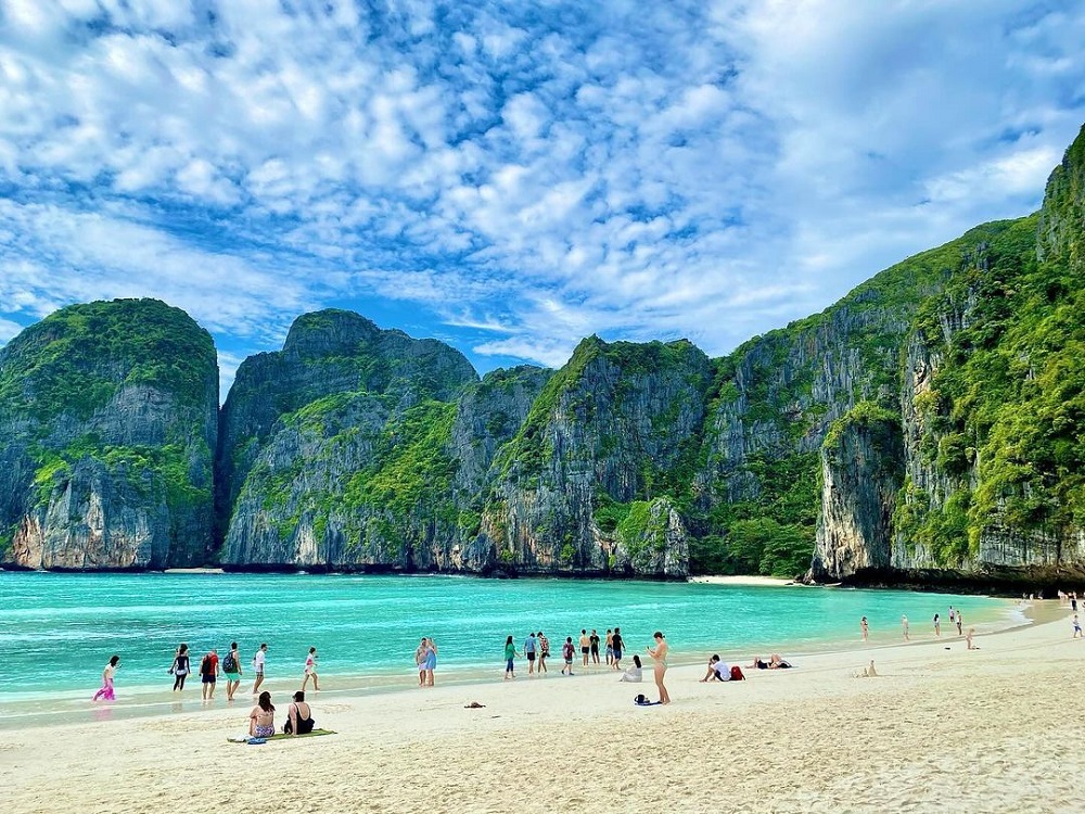 Lạc bước giữa Vịnh Phang Nga – nơi thiên nhiên vẽ nên những đường cong kỳ diệu trên nền biển xanh