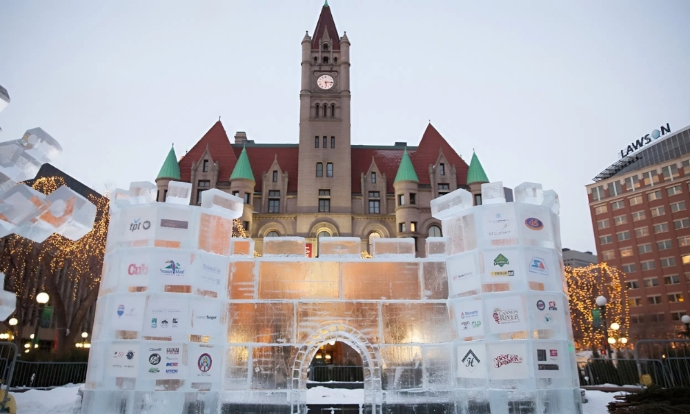 Winter Carnival biến Saint Paul thành xứ sở băng giá với cung điện băng
