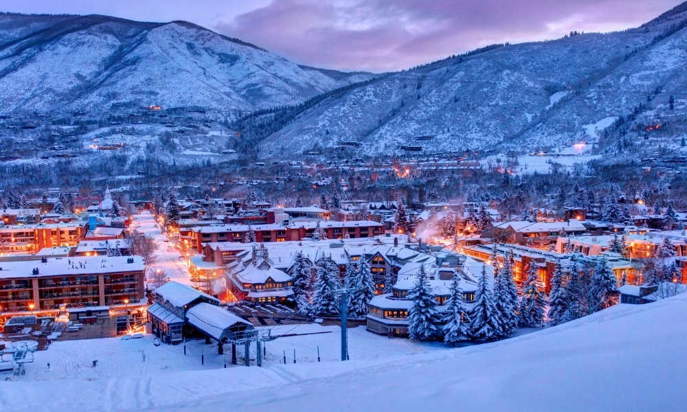 Aspen mùa đông hút khách với đường trượt tuyết trải dài từ đỉnh núi