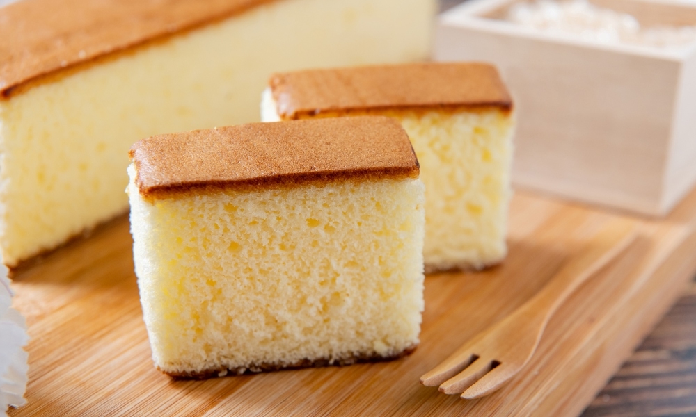 Castella mềm mịn, đáy bánh giòn và ngọt thanh dịu nhẹ