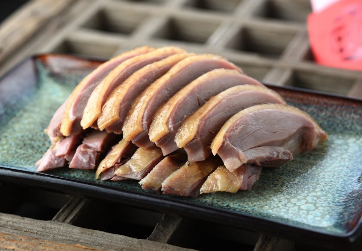 Vịt muối ăn khi lạnh sẽ ngon miệng hơn 