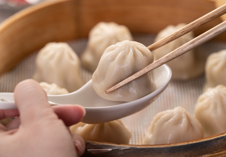 Tangbao thu hút du khách bởi hương vị ngọt thanh của nước dùng và vị béo của thịt 