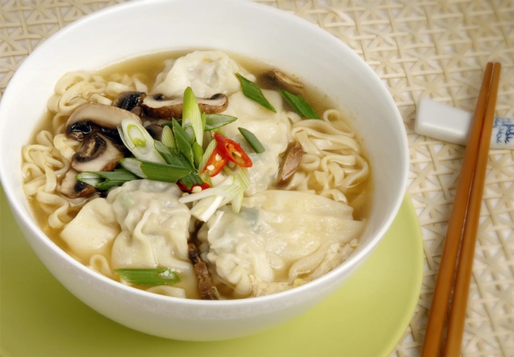 Đậu phụ được xắt nhuyễn thấm đẫm hương vị đậm đà của thịt 