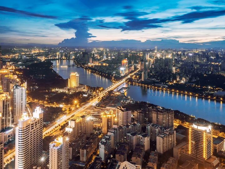 Nam Ninh - thành phố hiện đại, sôi động về đêm.