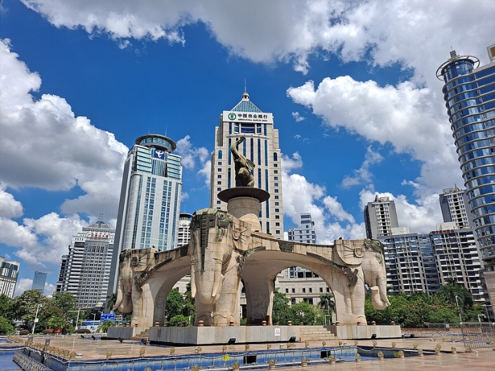 Tượng năm chú voi tại Quảng trường Ngũ Tượng, biểu tượng của Nam Ninh.