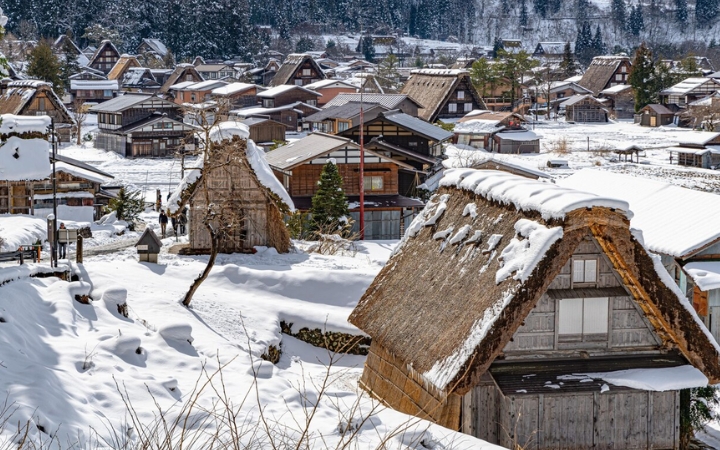 Những ngôi nhà cổ ở Nhật Bản phủ tuyết trắng xóa vào mùa đông