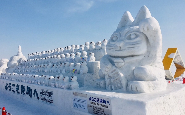 Chiêm ngưỡng những tác phẩm điêu khắc băng tuyết tuyệt đẹp và hòa mình vào không khí sôi động của Lễ hội tuyết Sapporo