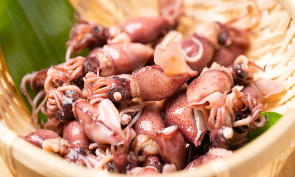 Bạn chỉ có thể thưởng thức mực đom đóm vào mùa xuân