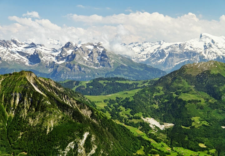 Dãy núi Alps Nhật Bản với cảnh sắc hùng vĩ và không gian thiên nhiên trong lành