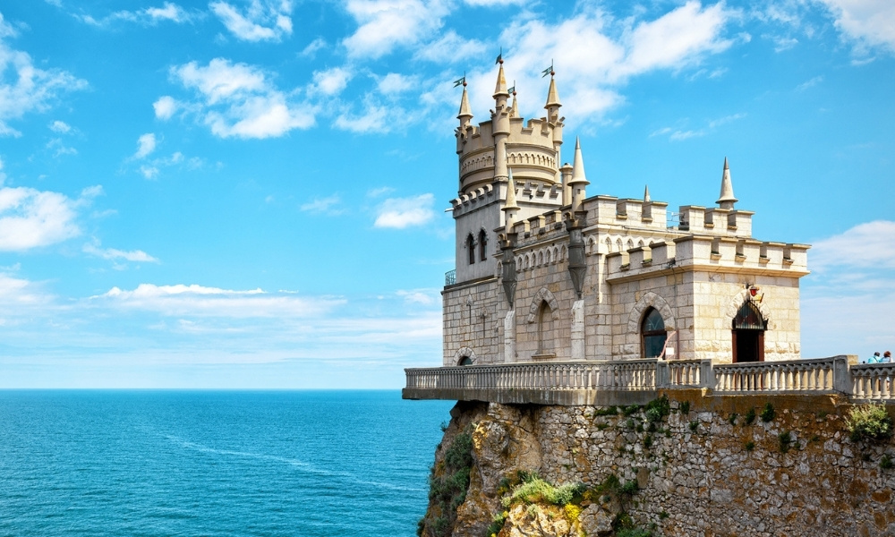 Lâu đài Swallow’s Nest với kiến trúc cổ nằm trên vách đá ven Biển Đen