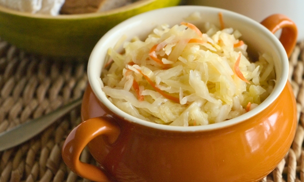 Bắp cải muối chua giòn tan với vị chua nhẹ thanh mát