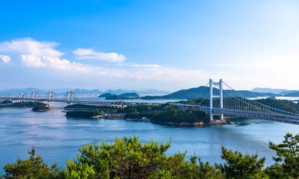 Ngắm nhìn biển trời và cầu Seto Ohashi từ đỉnh núi Washuzan