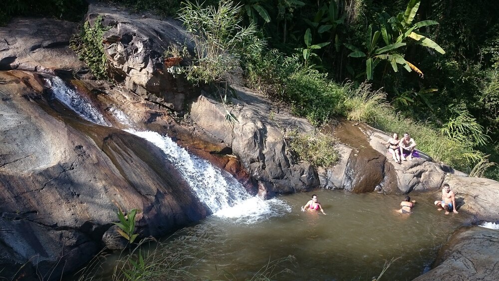 Thác Mor Paeng – dòng thác 3 tầng với đá trơn tự nhiên như cầu trượt giữa rừng xanh mát mắt