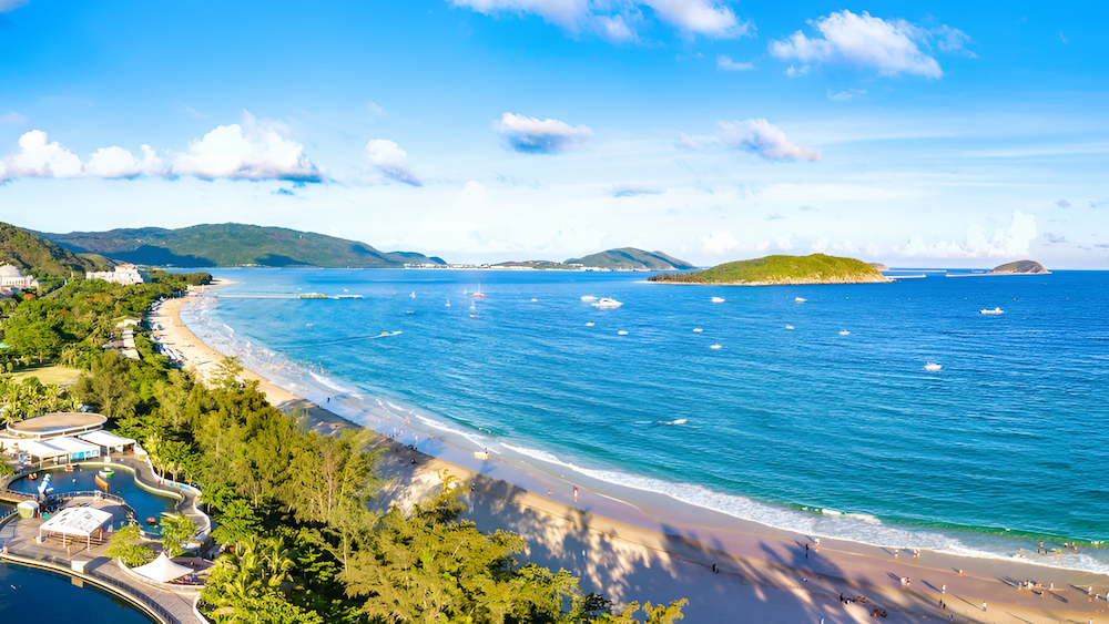 Vịnh Á Long mê hoặc du khách bởi khung cảnh sơn thủy hữu tình