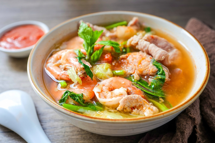 Suki Thai có hương vị ngọt thanh, ăn kèm thịt, hải sản, rau, miến