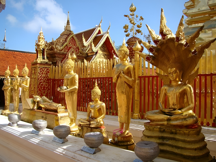 Các bức tượng Phật vàng tại Wat Phra That Doi Suthep