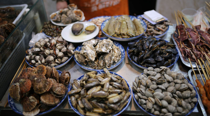 Ngoài cảnh sắc thiên nhiên, các món đặc sản vùng Thanh Đảo cũng là điểm nổi bật níu chân du khách gần xa