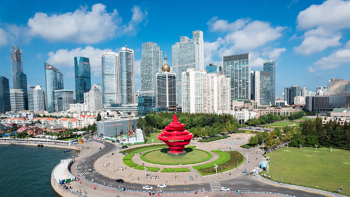 “Ngọn gió của May” – tác phẩm điêu khắc độc đáo tại trung tâm quảng trường