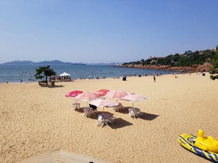 Bãi biển số một là nơi lý tưởng để thư giãn dưới ánh nắng vàng và làn sóng nhẹ