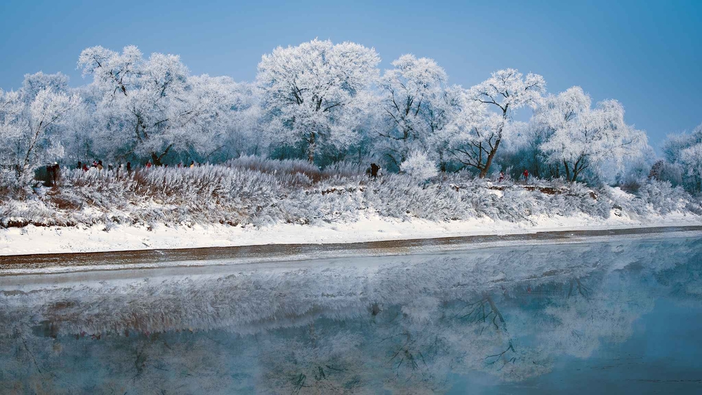 Lễ hội Sương muối tại Cát Lâm đưa du khách lạc vào thế giới băng giá tựa cổ tích bên dòng sông Tùng Hoa