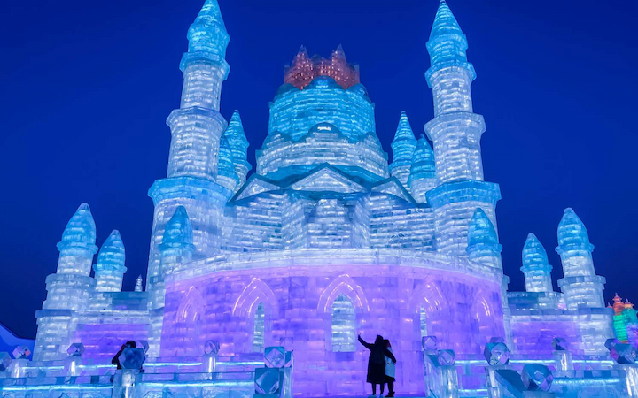 Mãn nhãn với các tòa lâu đài băng tuyệt đẹp tại lễ hội Băng đăng Quốc tế