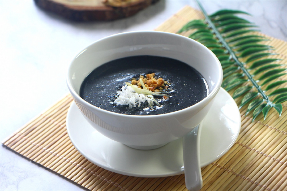 Chè mè đen có vị béo bùi, ngọt thanh, rất thích hợp giải nhiệt mùa hè