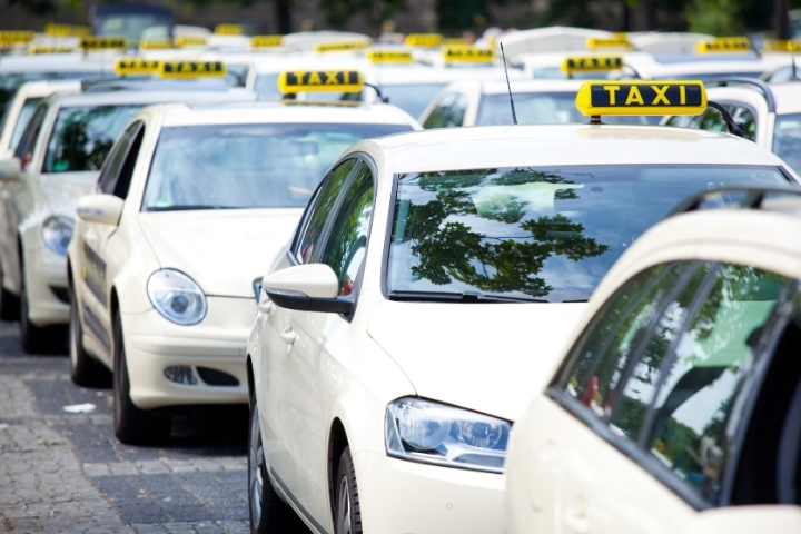 Du khách có thể chọn di chuyển quanh Tứ Xuyên bằng taxi