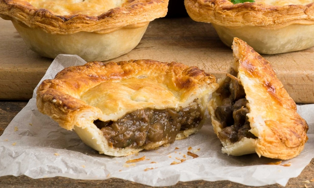 Meat Pie - Món bánh nhân thịt truyền thống, phổ biến khắp mọi nơi