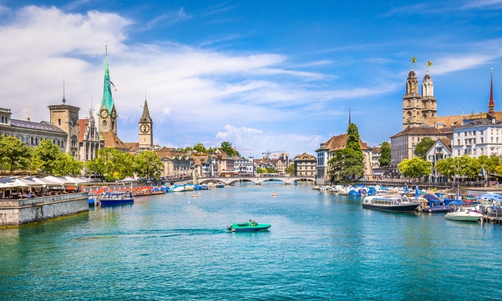 Zurich có khí hậu ôn hòa và cảnh sắc thay đổi rõ rệt theo từng mùa