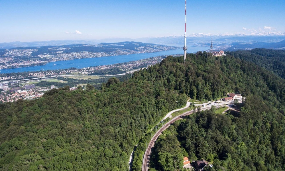 Ngắm trọn thành phố Zurich lẫn dãy Alps hùng vĩ từ núi Uetliberg