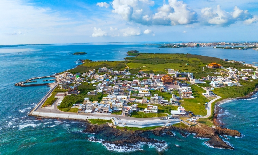 Quang cảnh quần đảo Bành Hồ với biển trời xanh ngắt