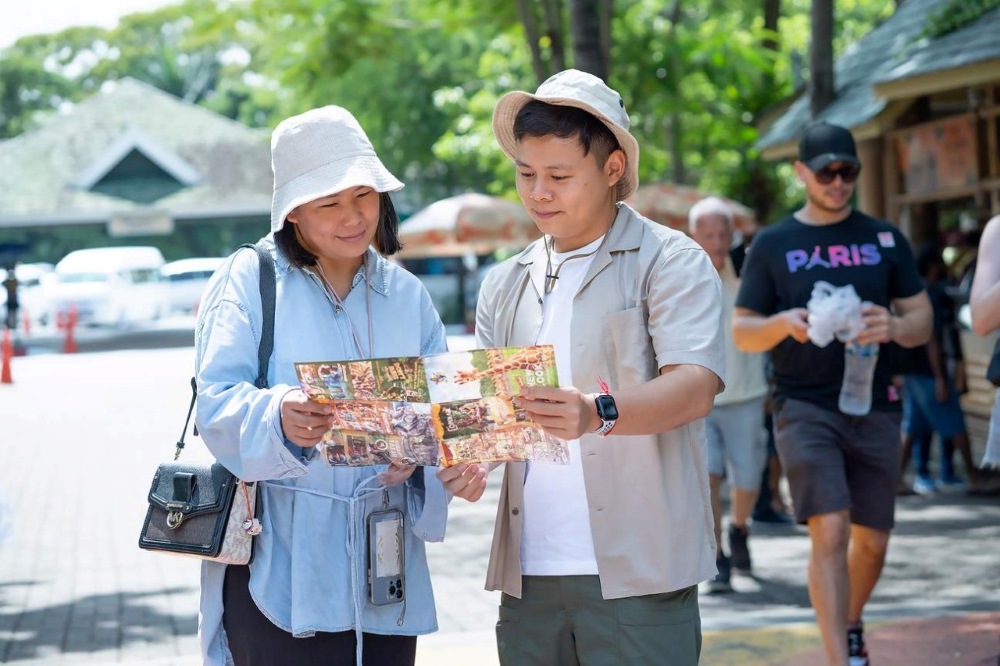 Việc mặc trang phục thoải mái, đội mũ chống nắng và đọc kĩ tấm bản đồ được phát tại cổng vào sẽ giúp bạn tận hưởng chuyến tham quan một cách trọn vẹn nhất