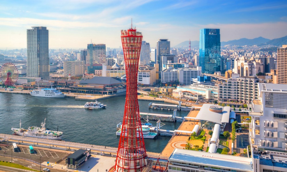 Tháp Cảng với hình dáng đồng hồ cát cao 108m là biểu tượng đặc trưng của thành phố