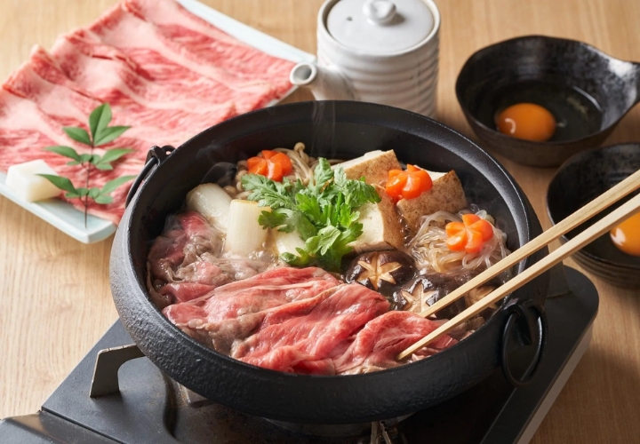 Lẩu là món ăn không thể thiếu trong văn hoá châu Á, ở Nhật cũng vậy
