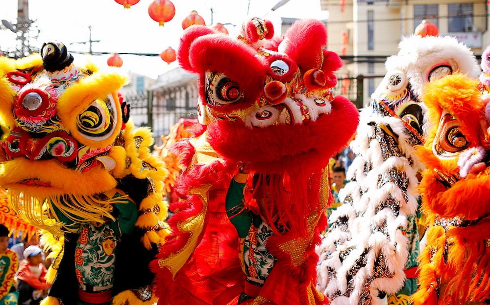 Lễ hội múa sư tử thu hút đông đảo người dân địa phương và khách du lịch tham gia