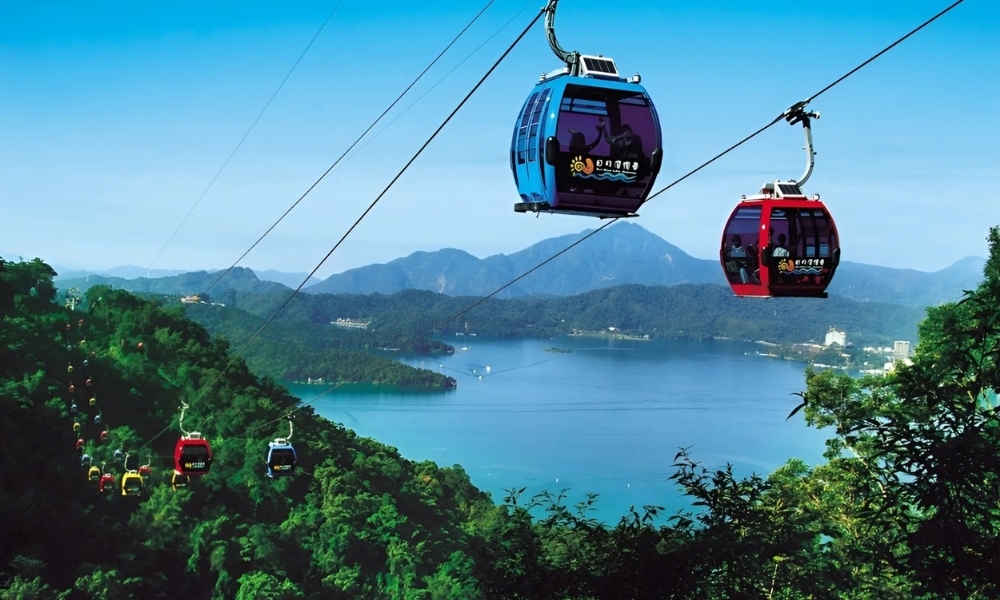 Chiêm ngưỡng toàn cảnh Nhật Nguyệt Đàm từ trên cao