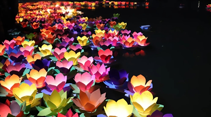 Lễ hội thả đèn trên sông Li Giang mang đến cảnh tượng huyền diệu và văn hóa đặc sắc