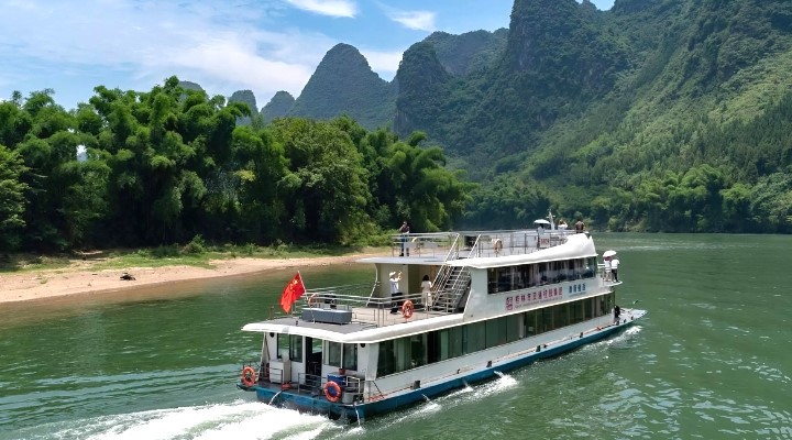 Quế Lâm sở hữu hệ thống phương tiện đa dạng, giúp du khách dễ dàng di chuyển và khám phá mọi ngóc ngách của thành phố