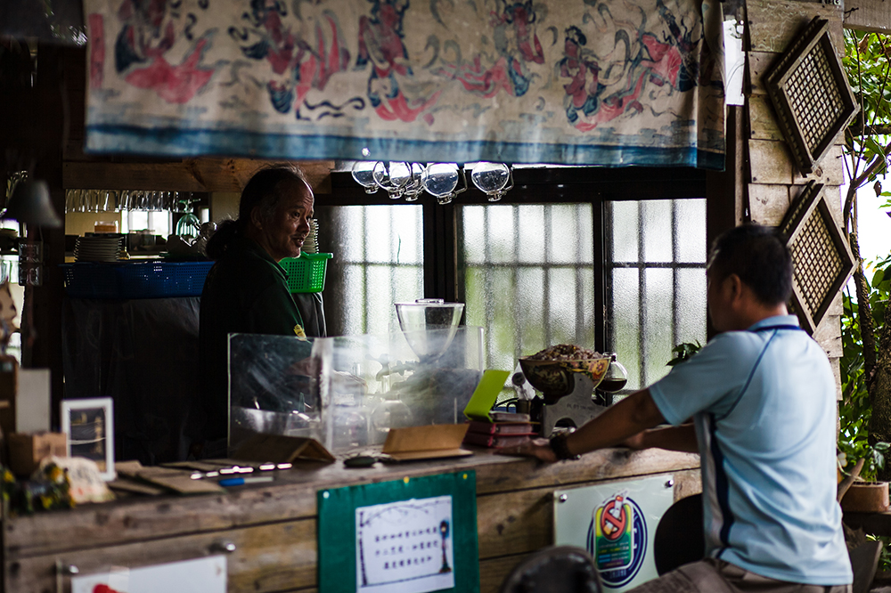 Quán cà phê bản địa tại Xa lộ Cà phê Đông Sơn