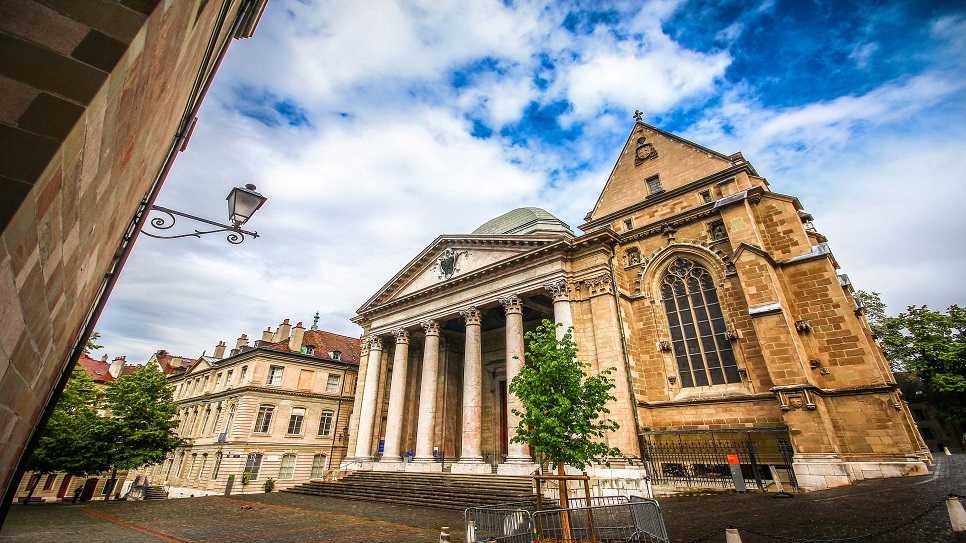 Nh&agrave; thờ St. Pierre Cathedral Geneva