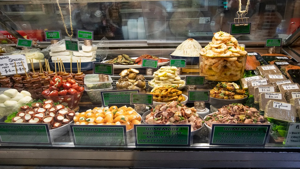 Khu vực ẩm thực trong chợ