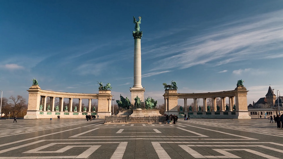 Quảng trường Hero