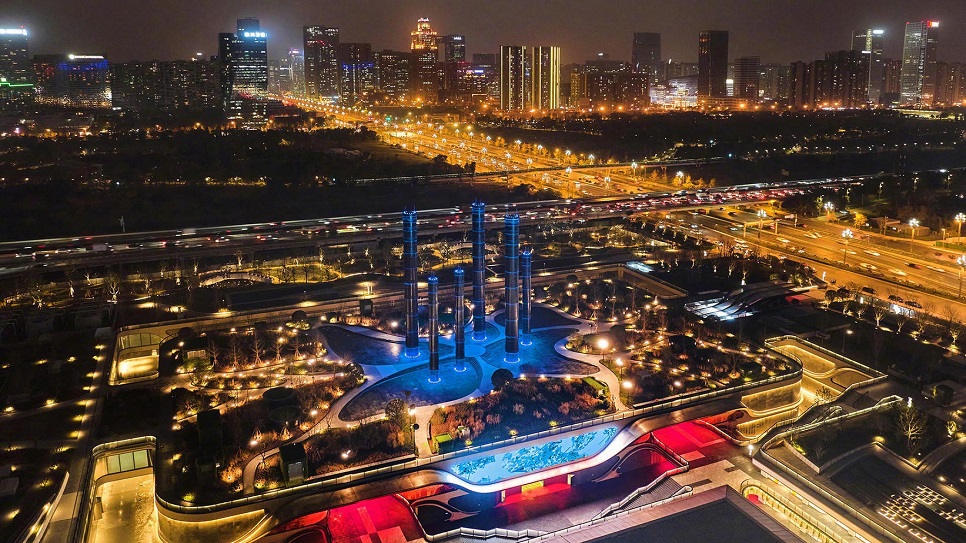 M&agrave;n tr&igrave;nh diễn &aacute;nh s&aacute;ng tại c&ocirc;ng vi&ecirc;n Th&agrave;nh Đ&ocirc; SKP