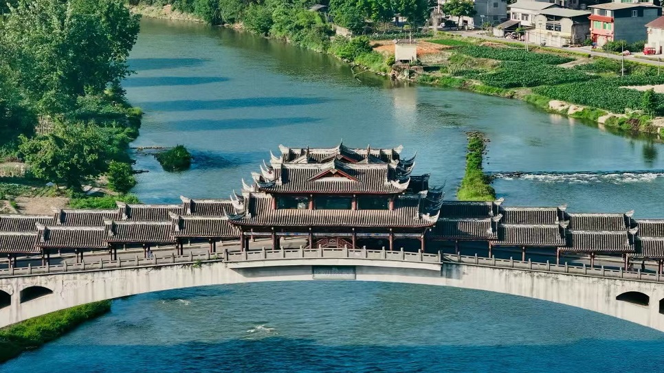 Ho&agrave;ng Long Kh&ecirc; Cổ Trấn