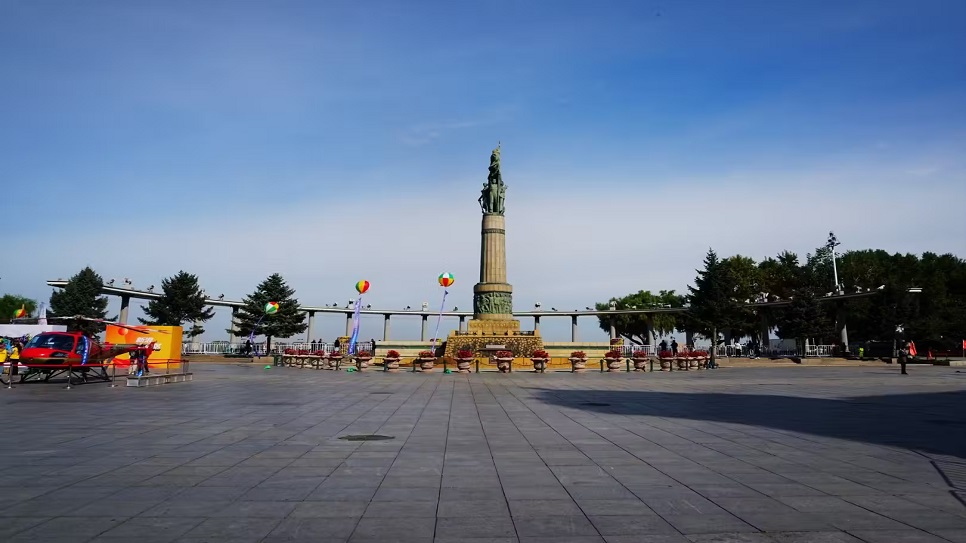 Th&aacute;p kỷ niệm chống lũ