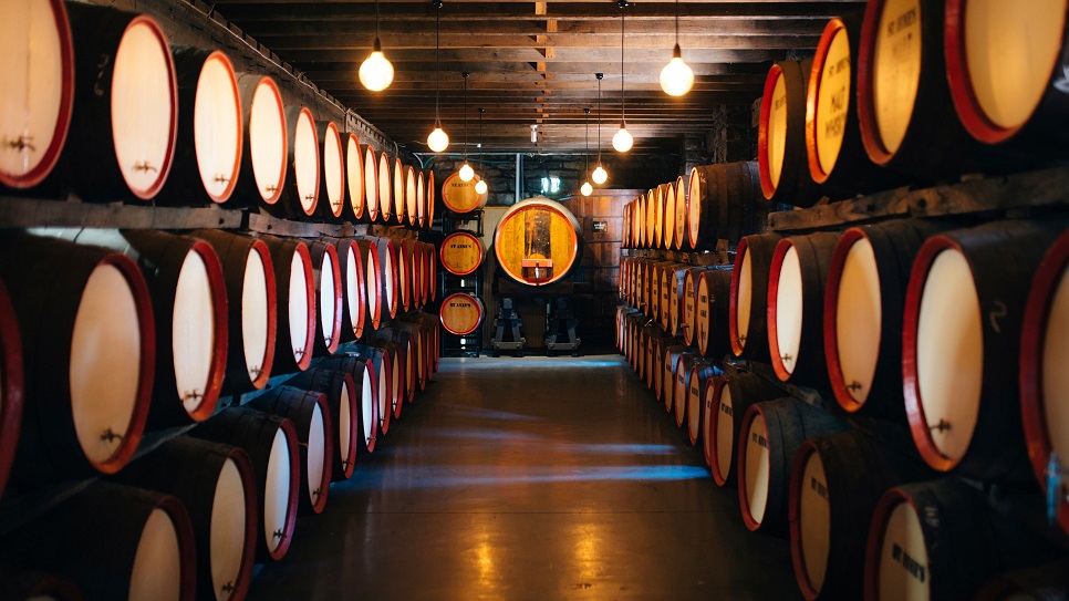 B&ecirc;n trong St. Annes Winery